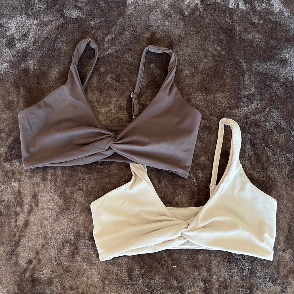 Twist front sports bra bundle